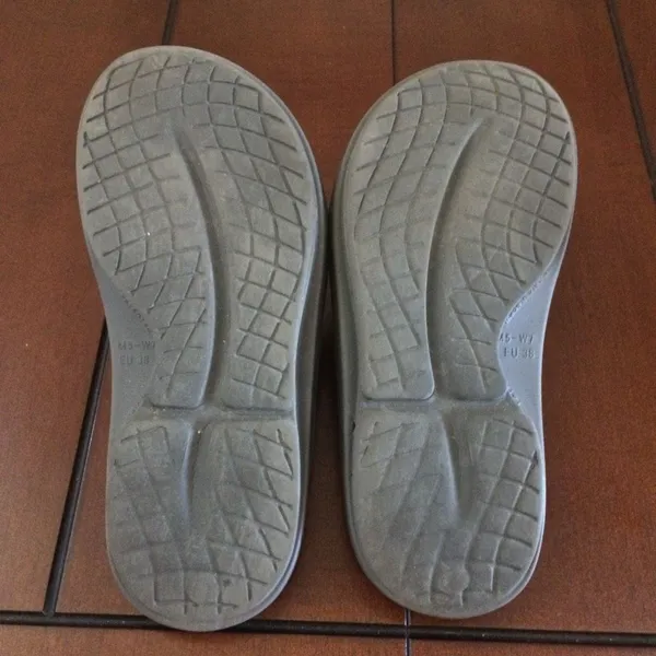 Oofos ooah gray comfort slide size 7 - Image 4