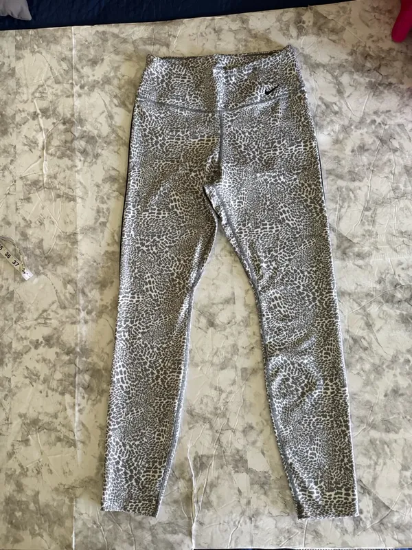 Nike High-Waist Leopard Print Workout Leggings - Image 4