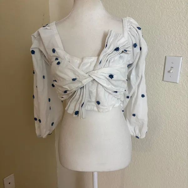 FARM RIO White Embroidered 3D Floral Top Size Small‎ Front Tie - Image 2