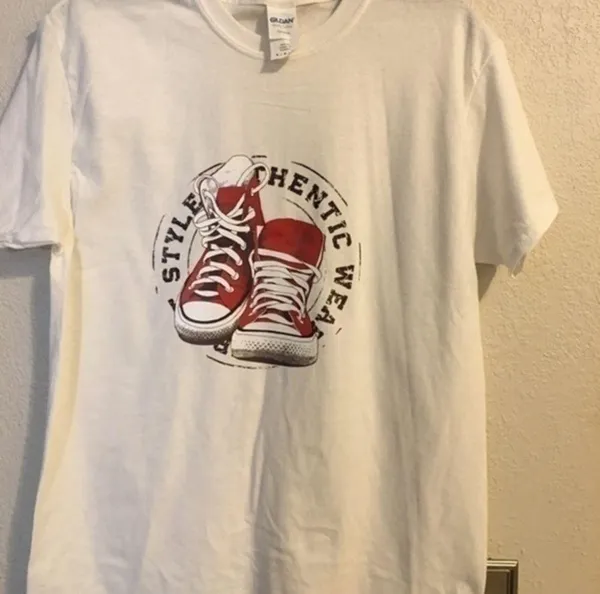 COPY - Gildan T shirt M with graphic print - Image 8
