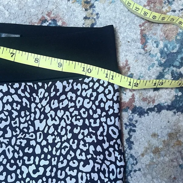 ULTRACOR Leggings Size Small EUC Black White Animal Print Smooth Sleek Yoga - Image 4