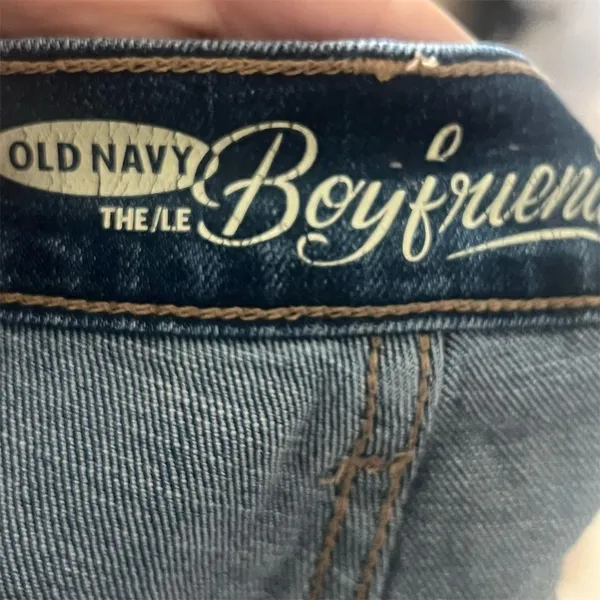 Old Navy Women's Distressed Boyfriend Denim Shorts Blue Size 10 - Image 3