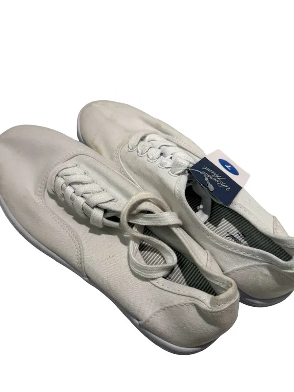 Universal Threads Women’s White Canvas Low-Profile Sneakers - Image 4