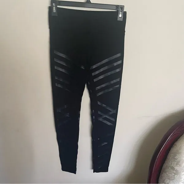 ALO YOGA | Lineal Airbrush Stripe Leggings- Size XS - Image 5