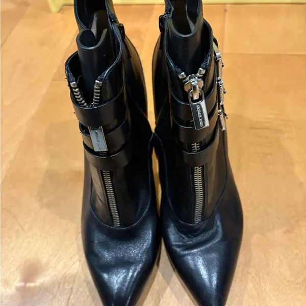 Michael Kors stiletto heel pointed toe booties black leather silver buckle 9.5 - Image 2