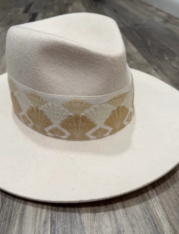 Olive & pique free people cream white brimmed hat fedora with seashells - Image 3