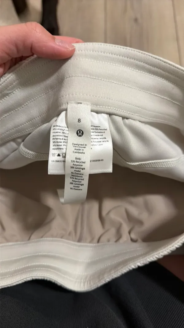 Lululemon Shorts Softstreme High-Rise 4" - Image 4