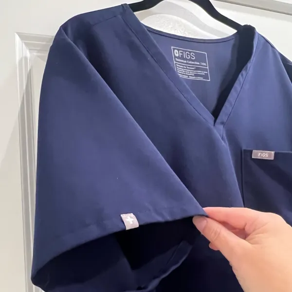 Figs Women's Catarina One Pocket Scrub Top Navy Blue V-Neck Medical Shirt Sz XXL - Image 6