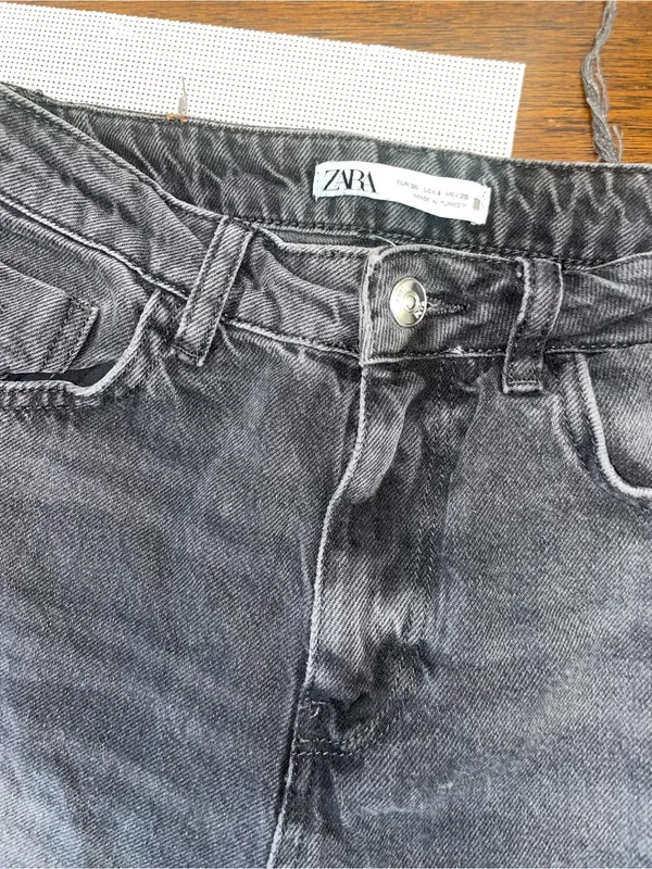 Zara Women’s Size 4 Black Washed Straight Leg Jeans Raw Frayed Hem High Rise - Image 2