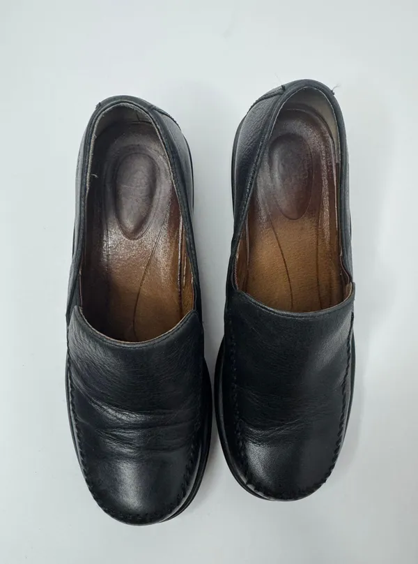 Ariat Style #95805 Black Leather Clogs Size 7.5B - Image 2