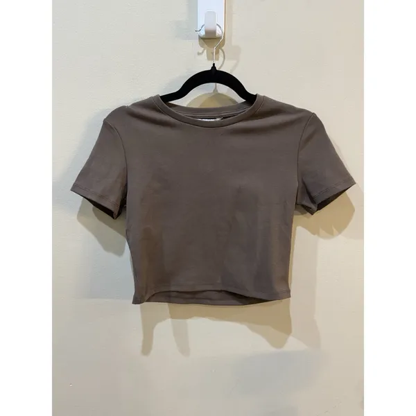 Urban Revivo Brown Cropped Baby Tee Size 8 Cotton - Image 2