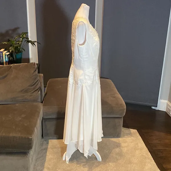 Women’s White Chiffon Formal Dress Floral Lace Detail & Matching Jacket Size 14 - Image 4