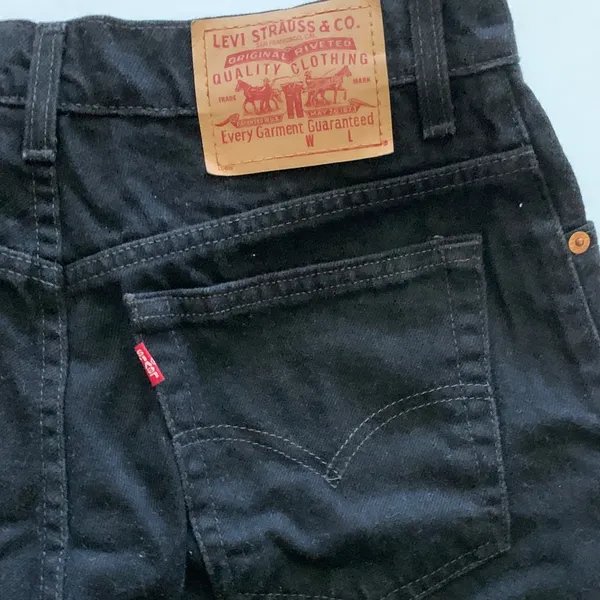 Levi's Classic Black Denim Shorts (243) - Image 4