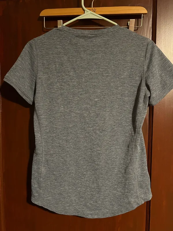 Adidas Women’s T-Shirt Small - Image 3