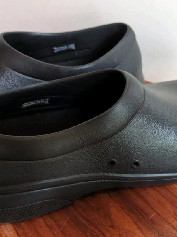 Crocs "On The Clock" Black Work Shoes M9 W11 Crocs Lock Slip Resistant Clogs - Image 8