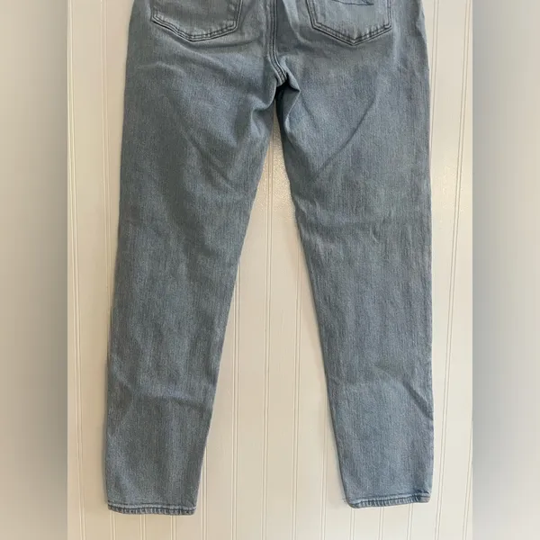 AMERICAN EAGLE Women’s AE Strigid Mom Jean in Blue Breeze Wash Denim Size 4L - Image 11