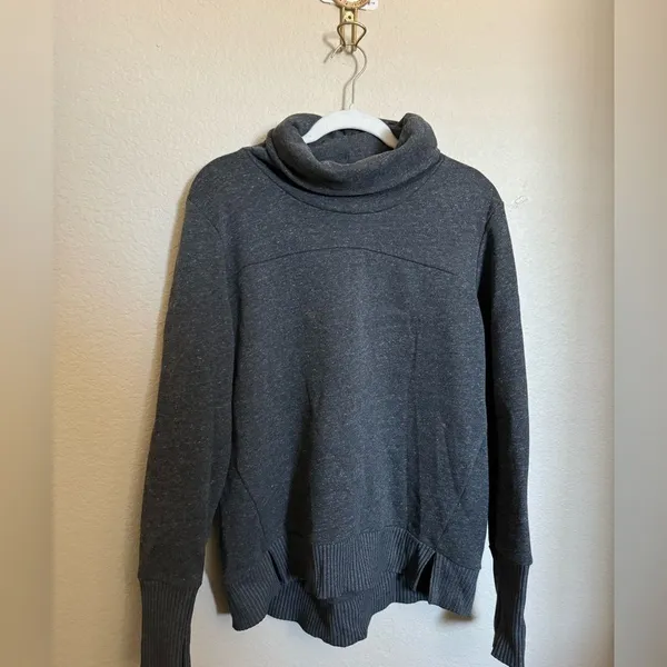 Alo Yoga Haze funnel neck Sweatshirt size medium‎ in grey - Image 3