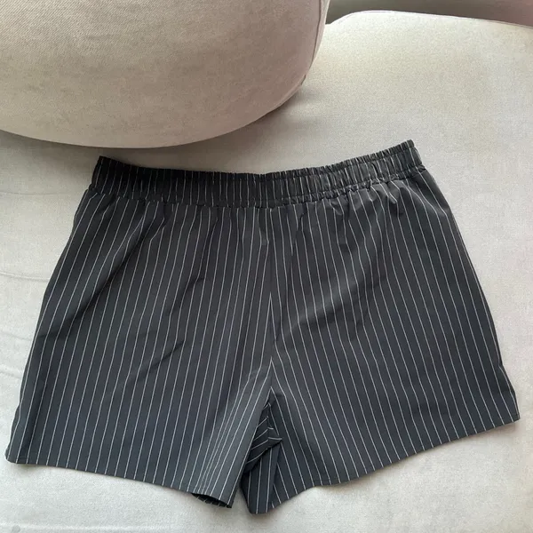 Alo Yoga Pinstripe Daylight Boxer Short Black/Titanium L - Image 5