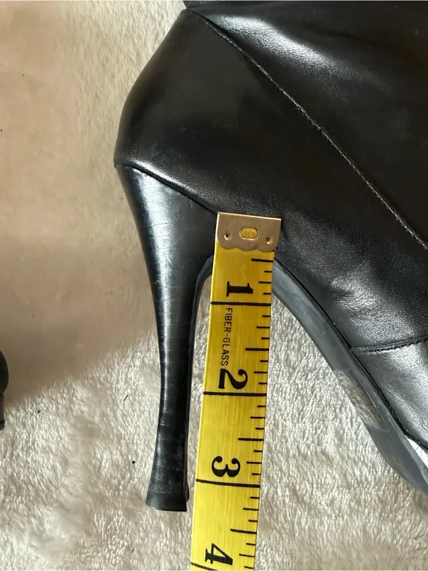 BCBGeneration BG-DISHY" Knee-high Black Leather Stiletto Boots Size 6M - Image 7