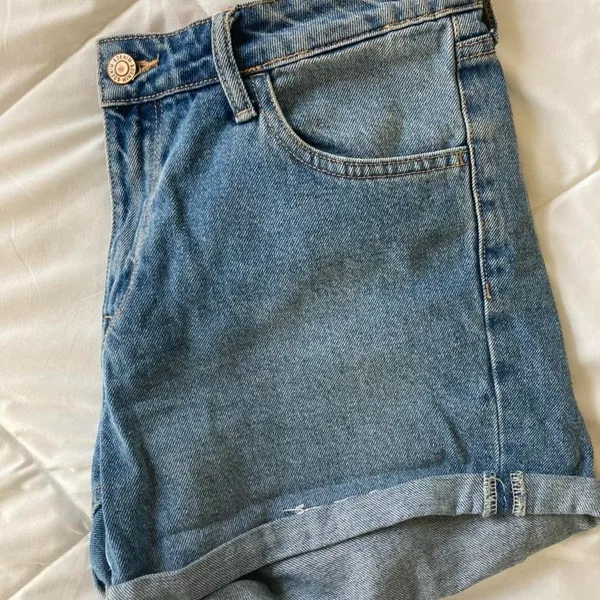 H&M Regular Waist Shorts - Image 2