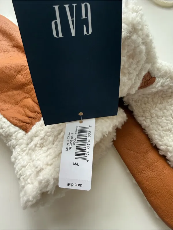 NWT GAP Sherpa Trapper Hat and Mittens Set Cream - Image 3