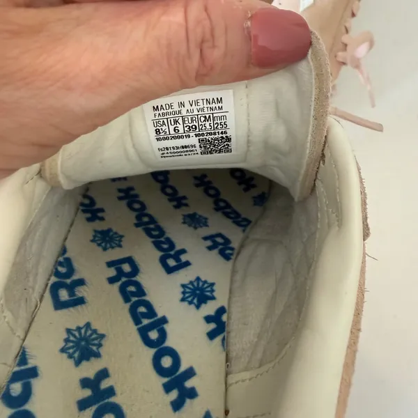 Reebok Club C 85 Pink Suede Gum Sole Sneakers Womens 8.5 Low Top‎ lace up - Image 8