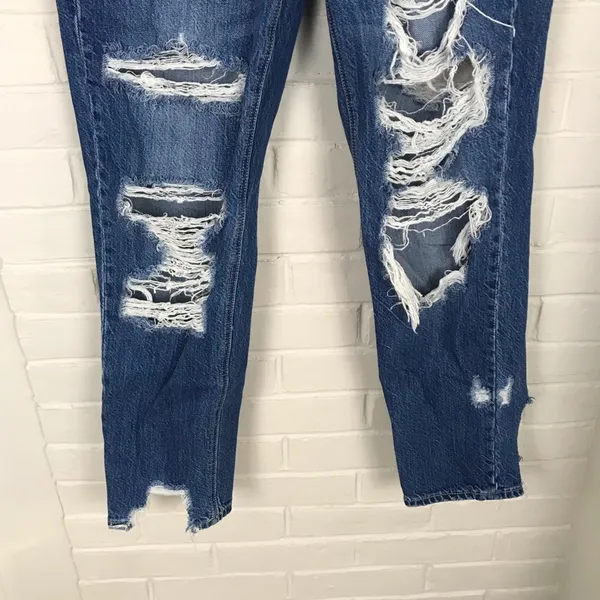American Eagle High Rise Distressed Mom Jean Size 2 - Image 4