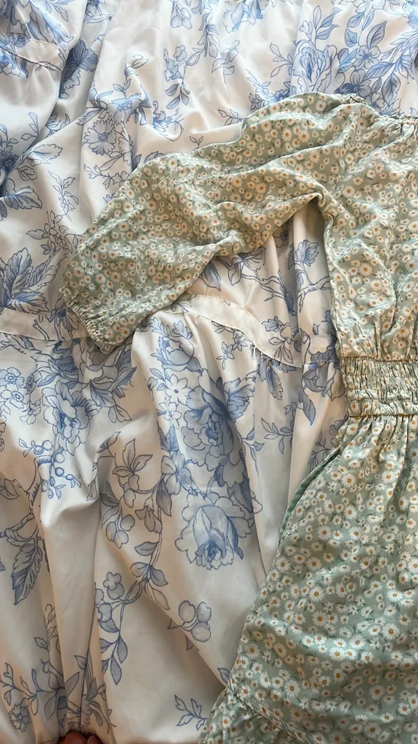 Hollister Romper Floral - Image 3