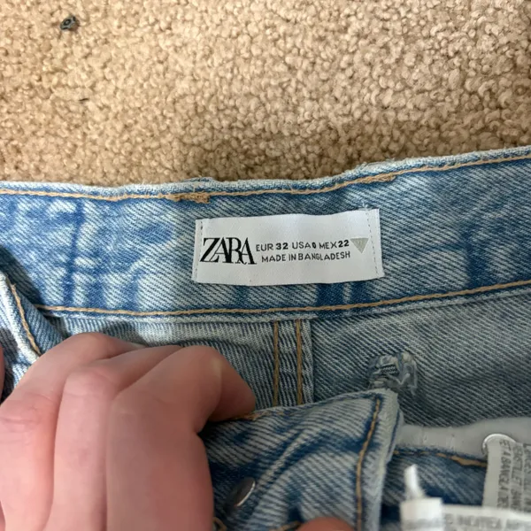 Zara High Rise Light Wash Jean Shorts Size Women’s 0 - Image 4