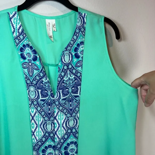 Pink Owl Sleeveless Blouse Shirt Aqua Blue Split Neck Lightweight Women's Medium - Image 8