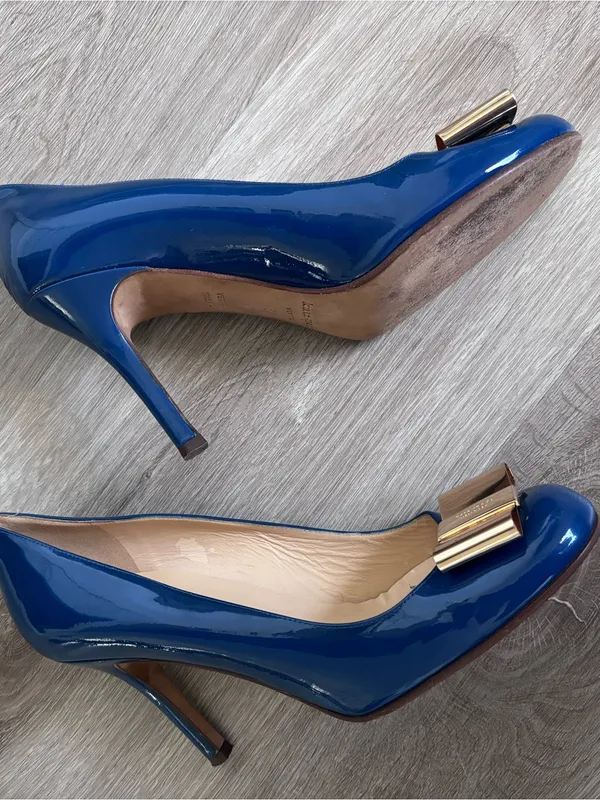 Kate Spade Karolina Blue Patent Leather Pumps with Gold Bow - Image 3