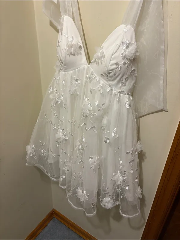 NWT White Floral Embroidered Tulle Mini Dress Boutique Size Medium - Image 2