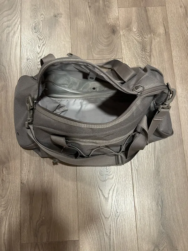 Nike Grey Duffel Bag - Versatile Carry - Image 4