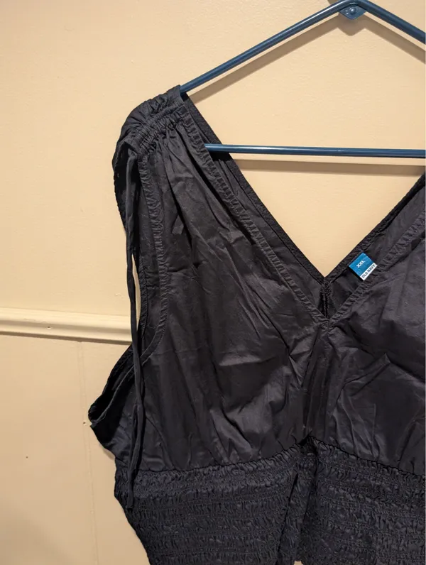 Old Navy V-neck Tank Top - Image 2