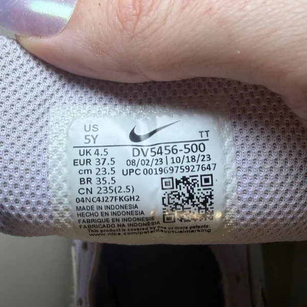Nike Women's Purple and White Trainers - Image 8