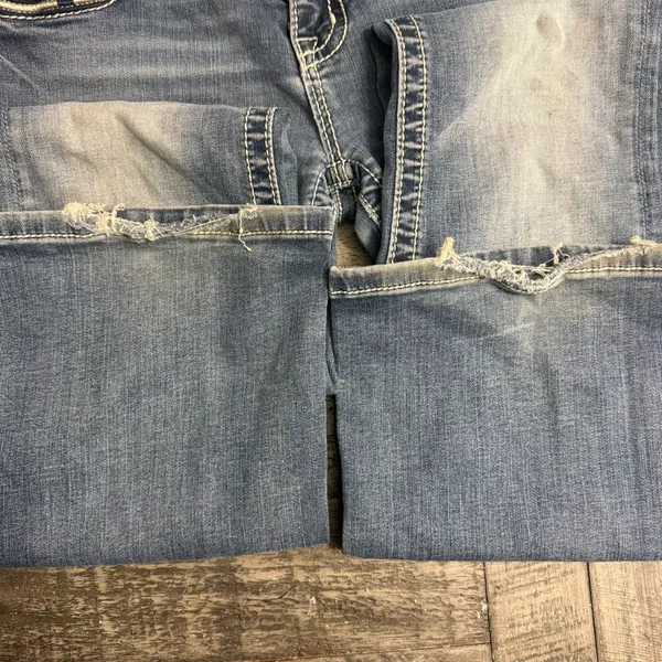 Miss Me Size 28 Signature Bootcut Jeans, some wear - Image 7
