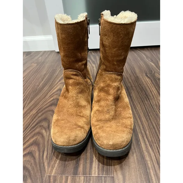 UGG Australia 1982 Chestnut Suede Sheepskin Lined Buckle Boots Womens 7 - Image 4