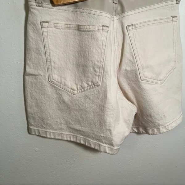 Abercrombie & Fitch Women's Size 27/4 The Dad Short High Rise White Faux Leather - Image 9