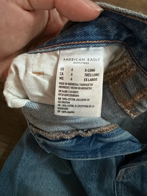American Eagle Highest Rise Mom Jeans - Image 4