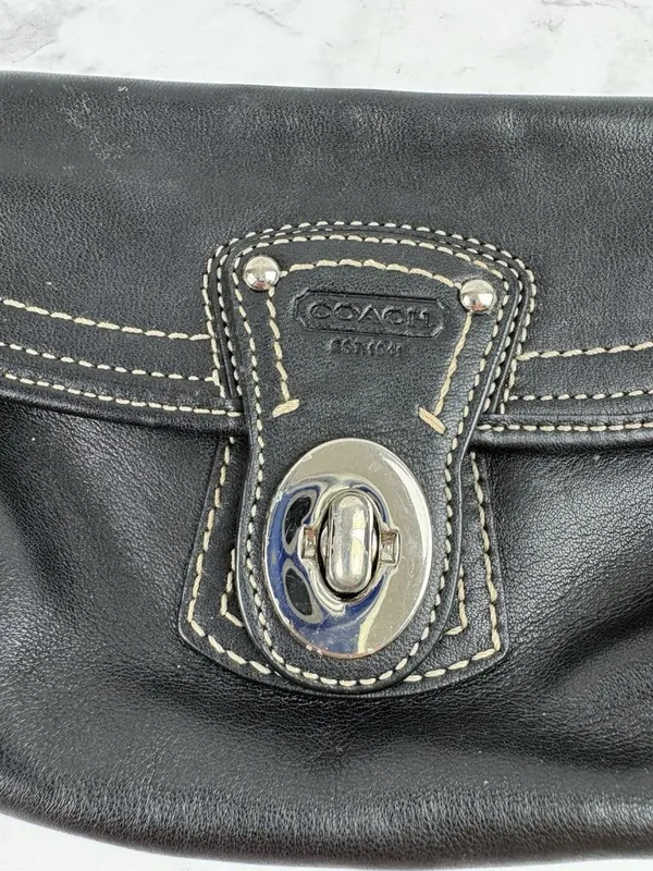 *Coach Vintage Legacy Turn-Lock Black Leather Wristlet Y2K 2000s - Image 3