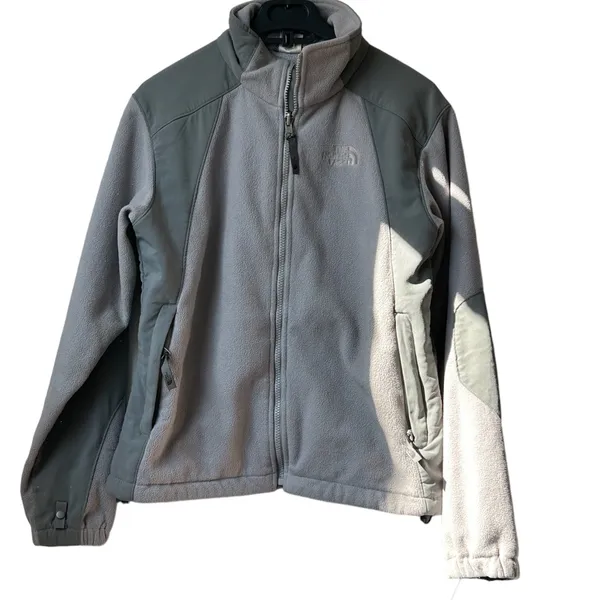 The North Face women’s fleece jacket small - Image 4