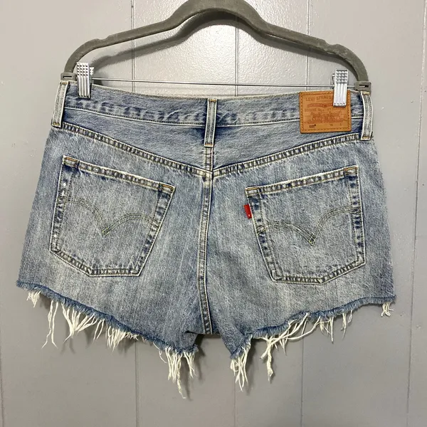 Levi's 501 Blue Medium Wash Denim Cut-off Button Fly Summer Beach Shorts 31 - Image 2