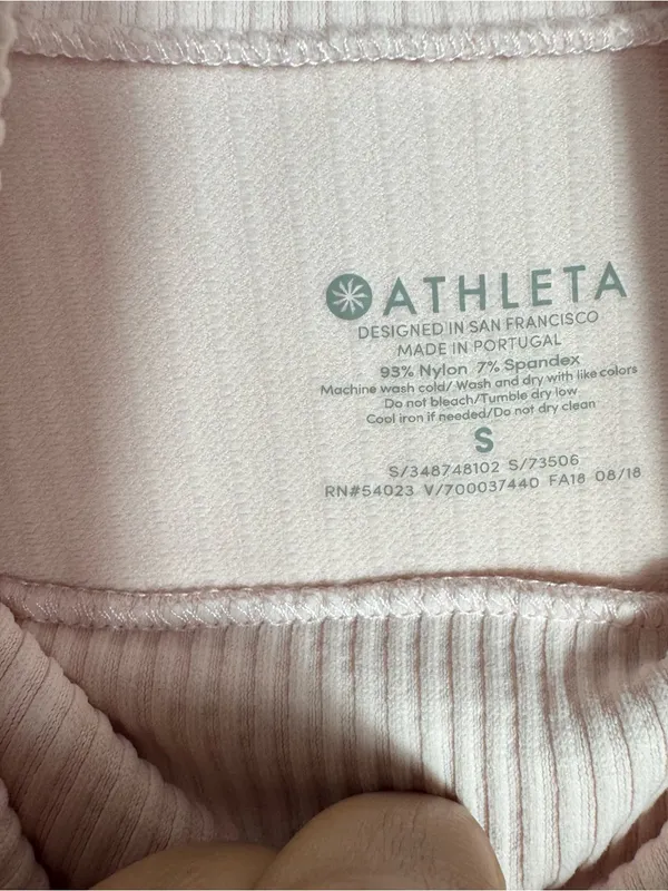 Athleta Flurry Endeavor Ribbed Turtleneck Top Thumbholes Pink Small - Image 4