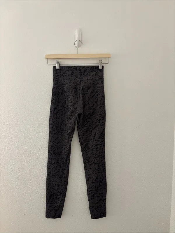 Vuori daily leggings in chia stucco - Image 3