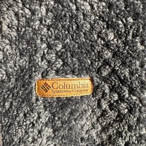 W135. Columbia grey fleece jacket with zipper pockets - Image 2