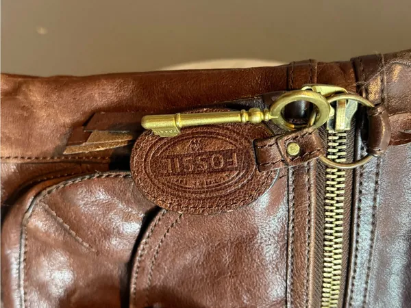 Fossil Sasha Brown Leather Crossbody Bag w Key Charm Vintage - Image 3
