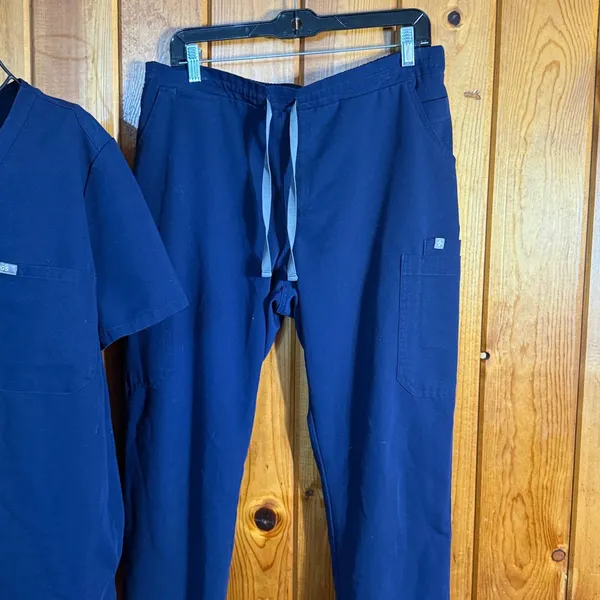 Figs Technical Collection in Deep Blue Nurse scrubs size large 2 piece set - Image 7