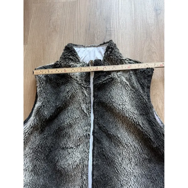 Reversible Faux Fur Puffer Vest Grey White Quilted Full Zip Sleeveless Jacket - Image 4