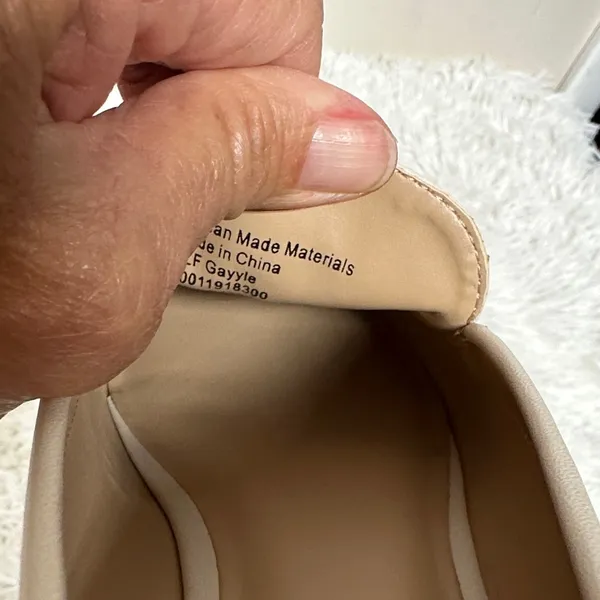 Alfani Women's Cream Loafers with Gold Chain Brand New no box - Image 5