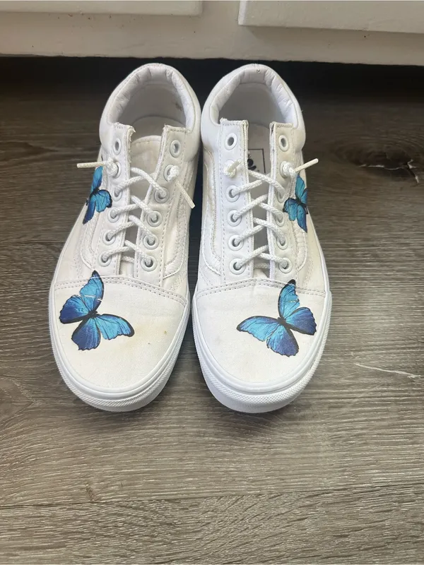 Vans White Low-Top Sneakers with Blue Accent - Image 2
